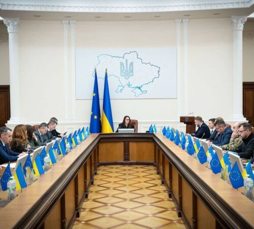 Кабмін вирішив стримати зростання тарифу на передачу електроенергії