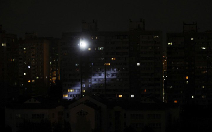 Сьогодні в Україні застосовуються графіки відключень та обмеження потужності для бізнесу