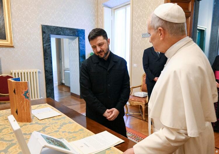 Зеленський зустрівся з Папою Левом і запросив його в Україну