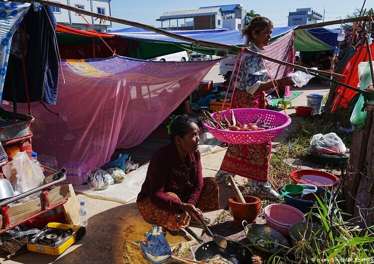 Війна Камбоджі і Таїланду позбавила дому сотні тисяч людей