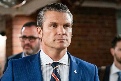 Конгресмени США погрожують утримати гроші на поїздки Геґсета