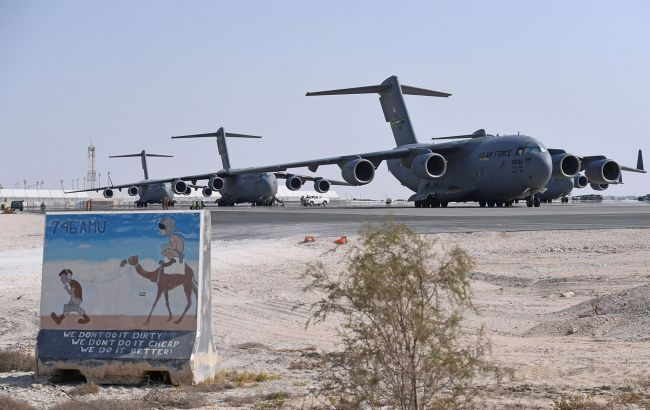 США рекомендували частині військових терміново покинути базу у Катарі – Reuters