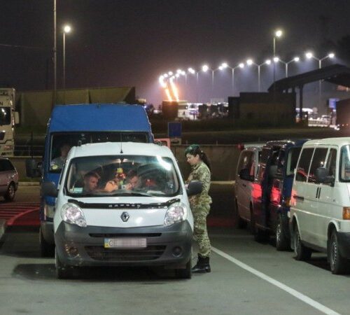 На кордоні з Польщею великі черги з авто і автобусів