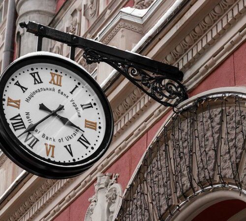 НБУ прокоментував закриття рахунків Revolut для користувачів в Україні