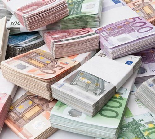 Найбільші банки України підняли готівковий курс євро понад 51 гривню