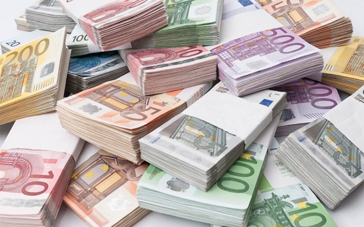 Найбільші банки України підняли готівковий курс євро понад 51 гривню