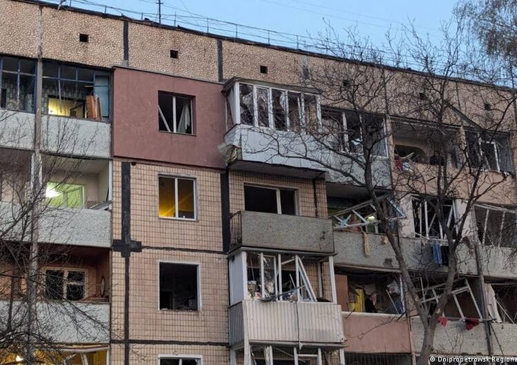 РФ вдарила балістикою по Кривому Рогу: 12 поранених