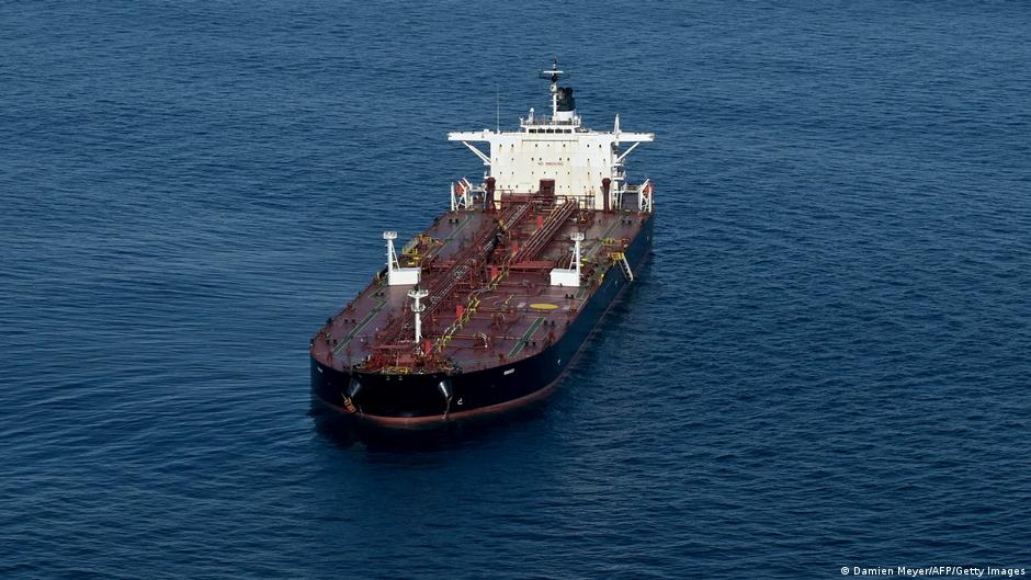 Французький флот перехопив російський нафтовий танкер