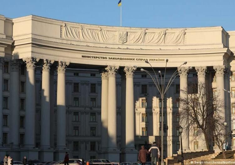 МЗС про "гроші та зброю" за "Дружбу": Сіярто поширив брехню