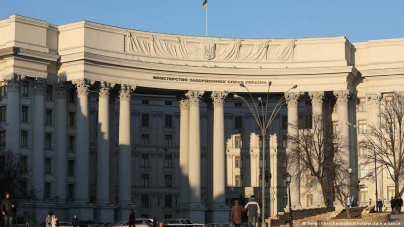 МЗС про "гроші та зброю" за "Дружбу": Сіярто поширив брехню