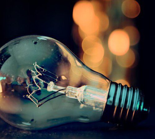 У декількох регіонах України запровадили аварійні відключення через обстріли