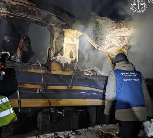 Працівники Укрзалізниці, які ліквідовують наслідки обстрілів, отримуватимуть по 20 тис. грн доплати, - Кулеба