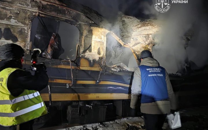 Працівники Укрзалізниці, які ліквідовують наслідки обстрілів, отримуватимуть по 20 тис. грн доплати, - Кулеба