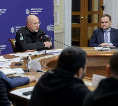 Шмигаль: внаслідок сьогоднішньої атаки було аварійне відключення деяких високовольтних ліній