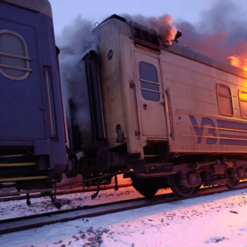 російські дрони ударили по пасажирському потягу із сотнями пасажирів на Харківщині (оновлено)