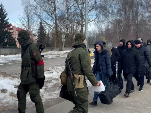 Білоруси скаржаться на масове отримання повісток із вимогою термінової явки