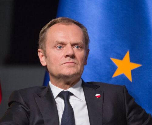 Туск прокоментував блокування кредиту Україні