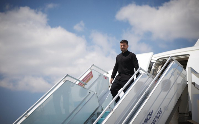 Зеленський прибув на переговори з Макроном