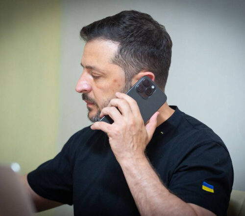 Зеленський і Трамп проводять телефонну розмову (оновлено)