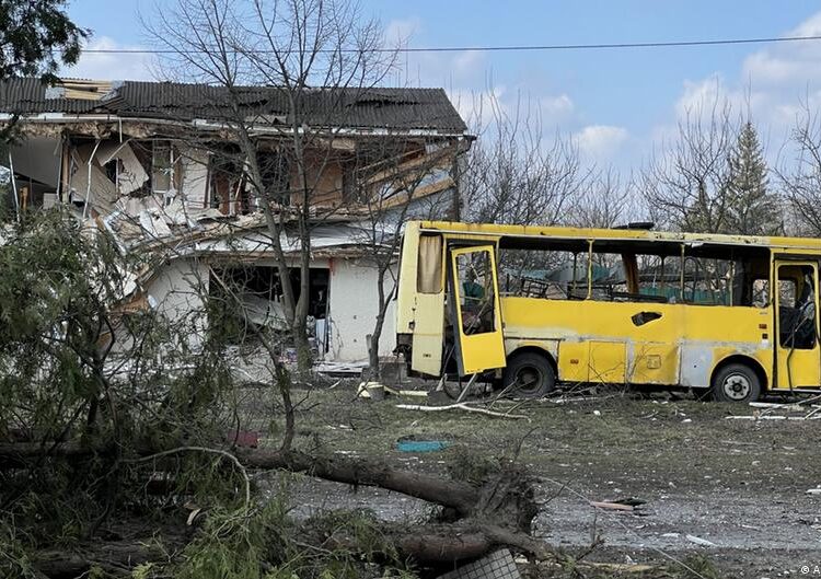 Удар РФ по автобусу в Нікополі: 4 загиблих, 16 поранених