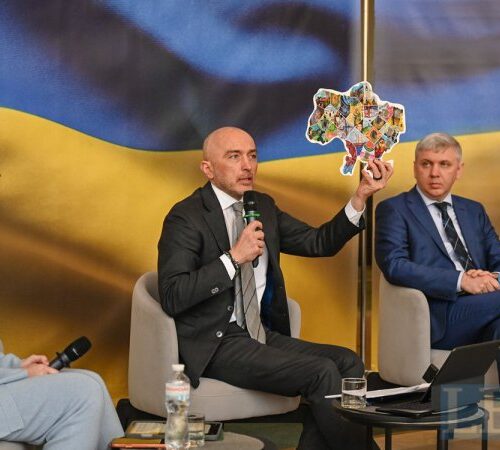 Вчора, 09:00
    
“Грошовий обіг. Власна валюта”: репортаж з дискусійної панелі, присвяченої українським грошам