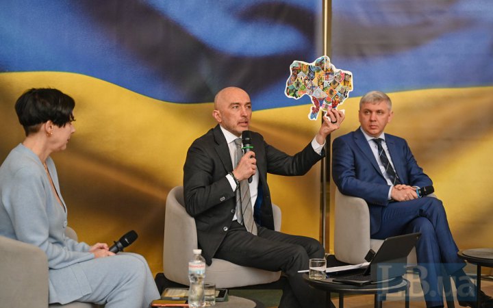 Вчора, 09:00
    
“Грошовий обіг. Власна валюта”: репортаж з дискусійної панелі, присвяченої українським грошам