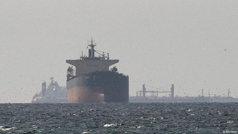 Аналітики: Ормузькою протокою проходить дедалі більше суден