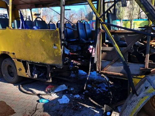 росіяни атакували автобус із людьми у Нікополі, а по житловій забудові Херсона безперервно били впродовж пів години (оновлено)