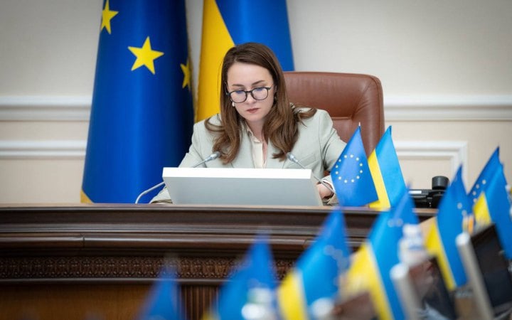 Уряд скасував обмеження на виїзд закордон для окремої категорії жінок-посадовиць під час воєнного стану