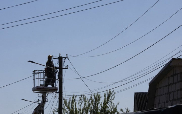 У чотирьох областях є відключення світла через обстріли