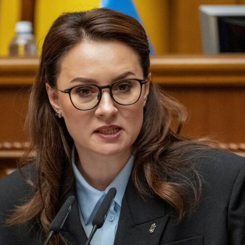 Уряд дозволив виїзд за кордон усім жінкам без винятків