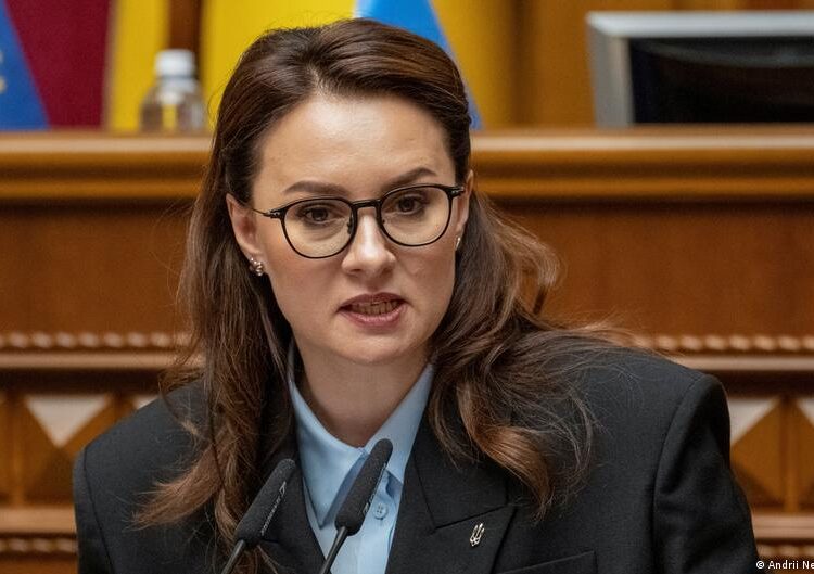 Уряд дозволив виїзд за кордон усім жінкам без винятків