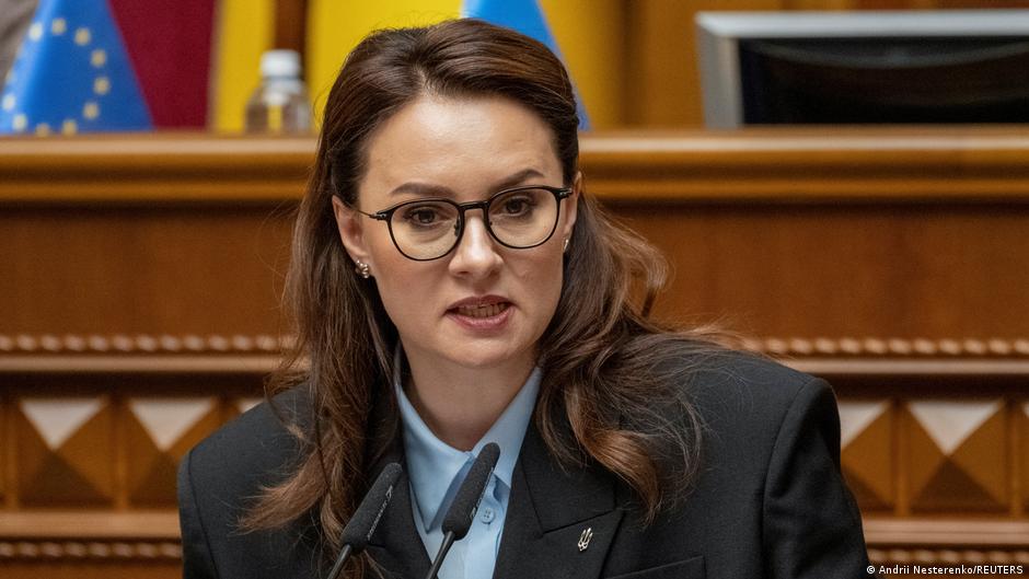 Уряд дозволив виїзд за кордон усім жінкам без винятків