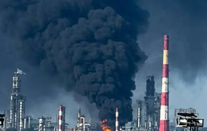 Українські дрони вдарили по Сизранському НПЗ за 800 км від кордону
