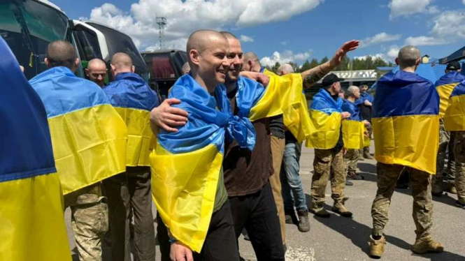 Україна повернула з російського полону 185 військових та одного цивільного