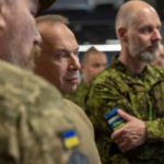 Bloomberg: Звільнення Сирського допомогло Зеленському уникнути розколу в Україні