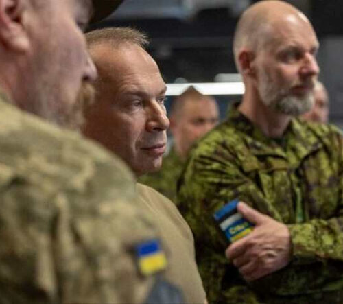 FT: Зеленський може замінити Сирського