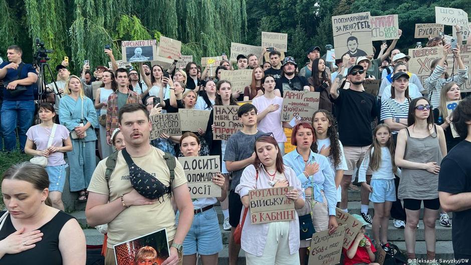 "Сирський, геть": Мітингувальники в Києві - за зміни у ЗСУ