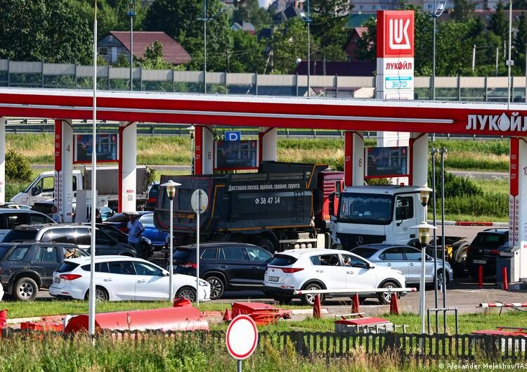 Лише 28 відсотків заправок у РФ продають паливо - ЗМІ