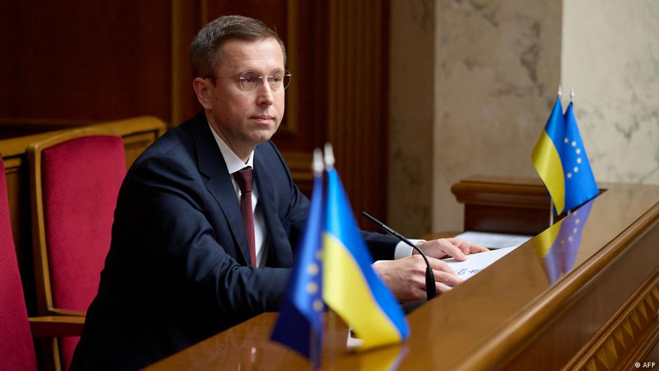 Прем'єр: Будуть зміни в роботі установ і метро на час тривог