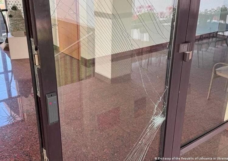 Посольство Литви в Києві зазнало пошкоджень під час атаки РФ