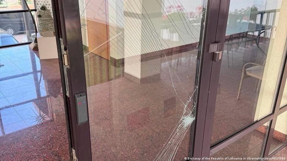 Посольство Литви в Києві зазнало пошкоджень під час атаки РФ