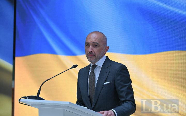 НБУ значно збільшив ліміти по картках на купівлю та зняття валюти