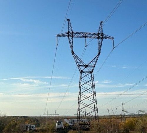 У шести областях є знеструмлення через російські атаки, у двох – через негоду