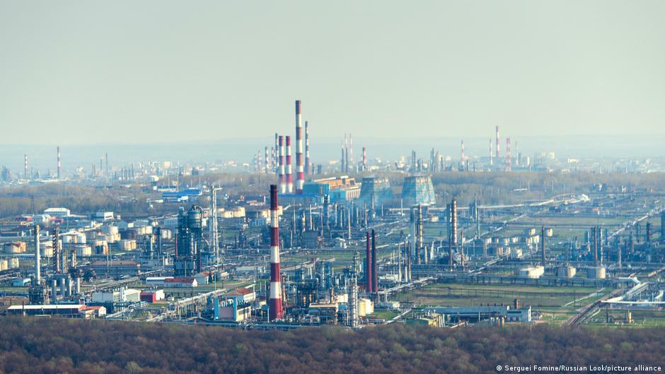 ЗМІ: Половина найбільших дизельних НПЗ у РФ скоротили роботу
