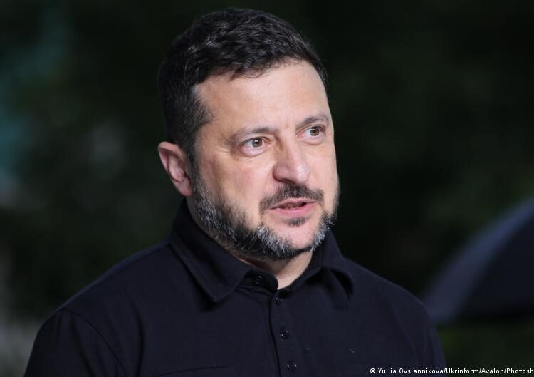 Зеленський заявив, що РФ двічі прагнула атакувати його літак
