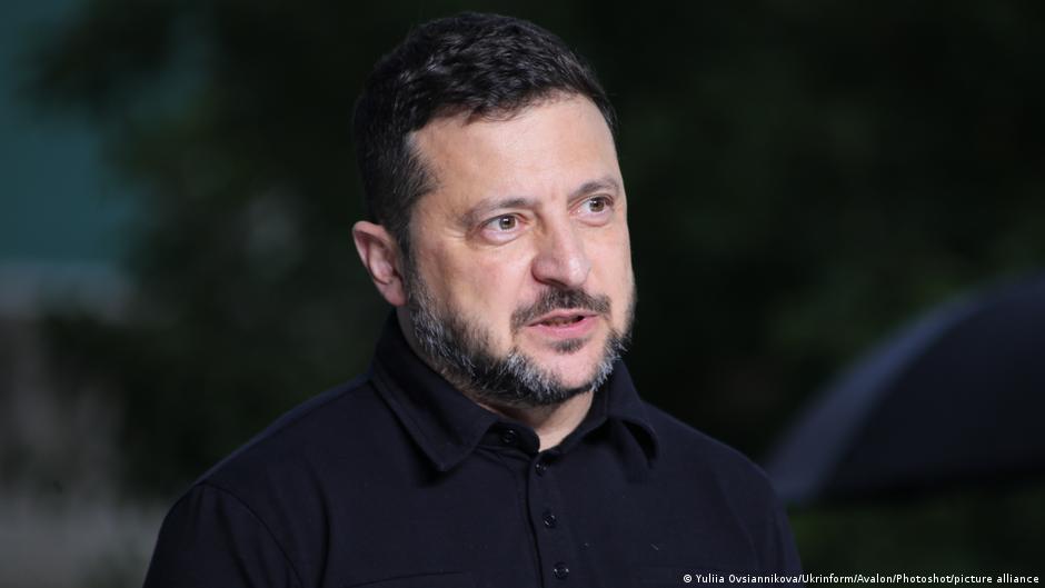 Зеленський заявив, що РФ двічі прагнула атакувати його літак