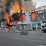 РФ вдарила по торговельному центру у Дніпрі, є поранені