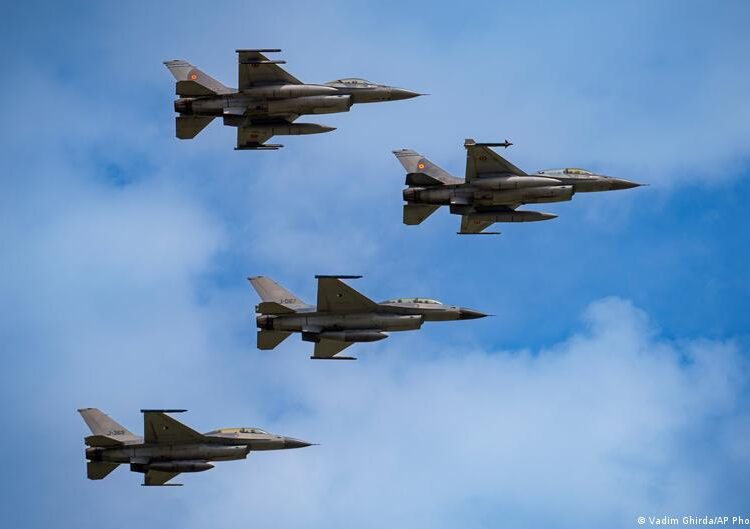 Румунські F-16 збили два безпілотники над Чорним морем