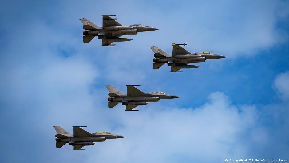 Румунські F-16 збили два безпілотники над Чорним морем